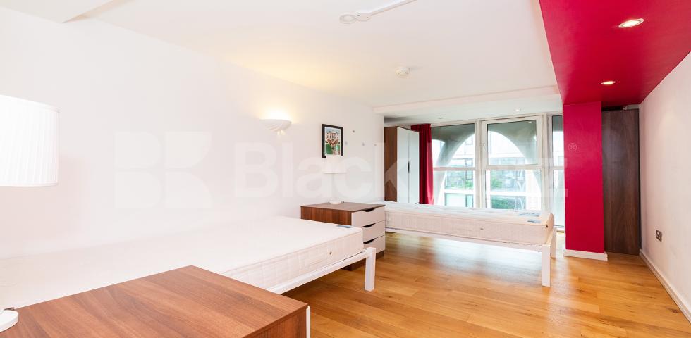 			3 Bedroom, 2 bath, 1 reception Apartment			 Farringdon Road EC1R, CLARKENWELL / FARRINGDON